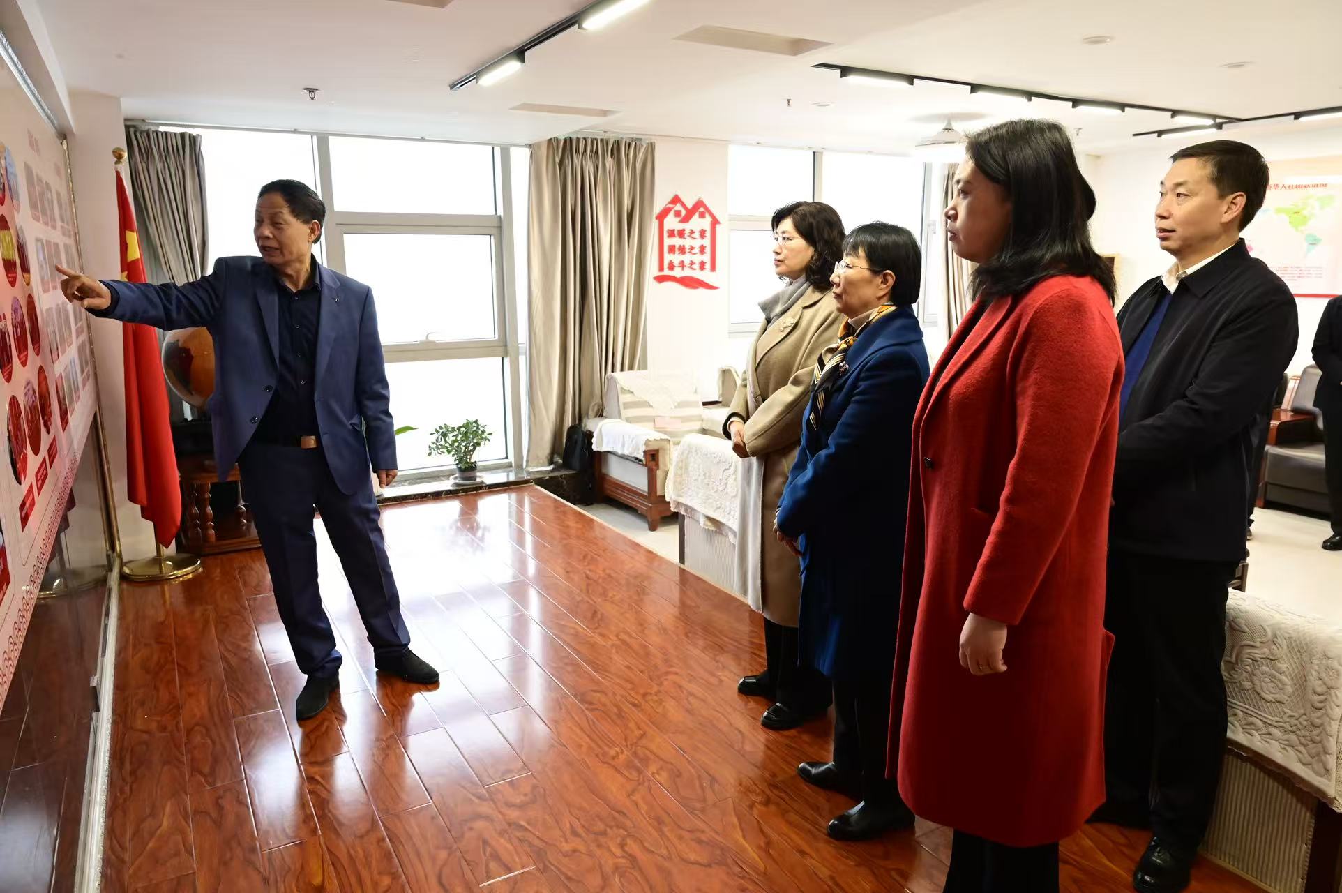 河北省侨联副主席姜小平一行到翻译协会侨胞之家调研